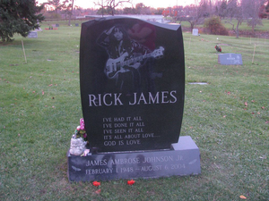 These Hilarious Headstones Got In the Last Laugh